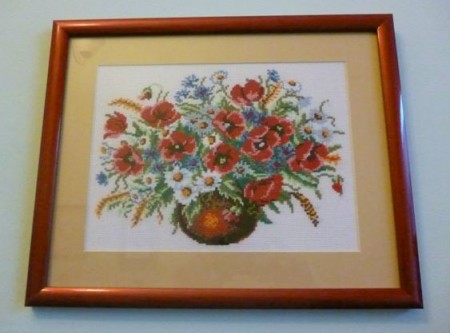 Червонi маки, бiле полотно I рук тепло, i cмуток, i чeкання, Мiй рiдний край, моя земля, село, Хатина, щепи, роси, сподiвання...